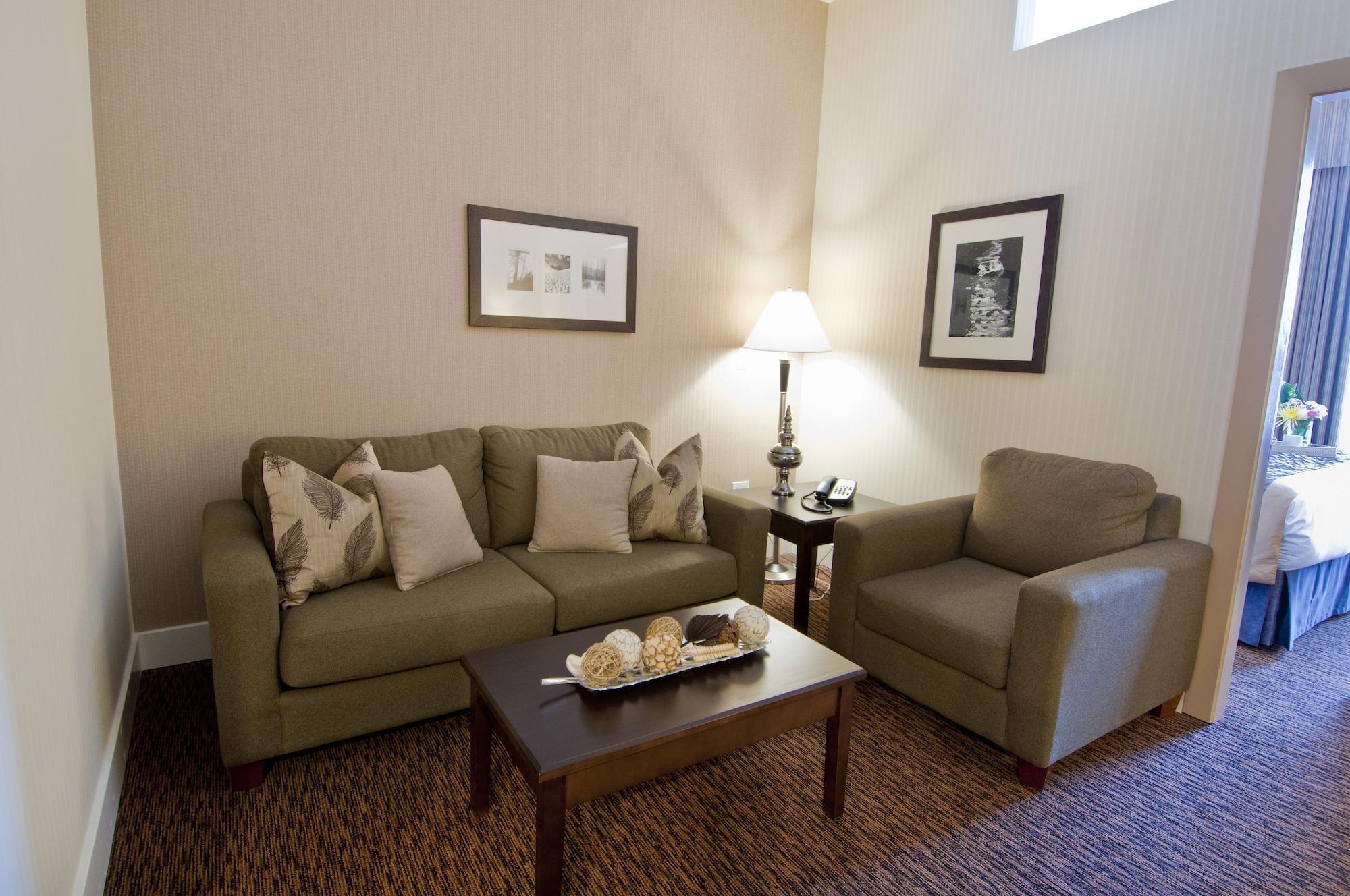 Comfort Inn & Suites Съри Екстериор снимка