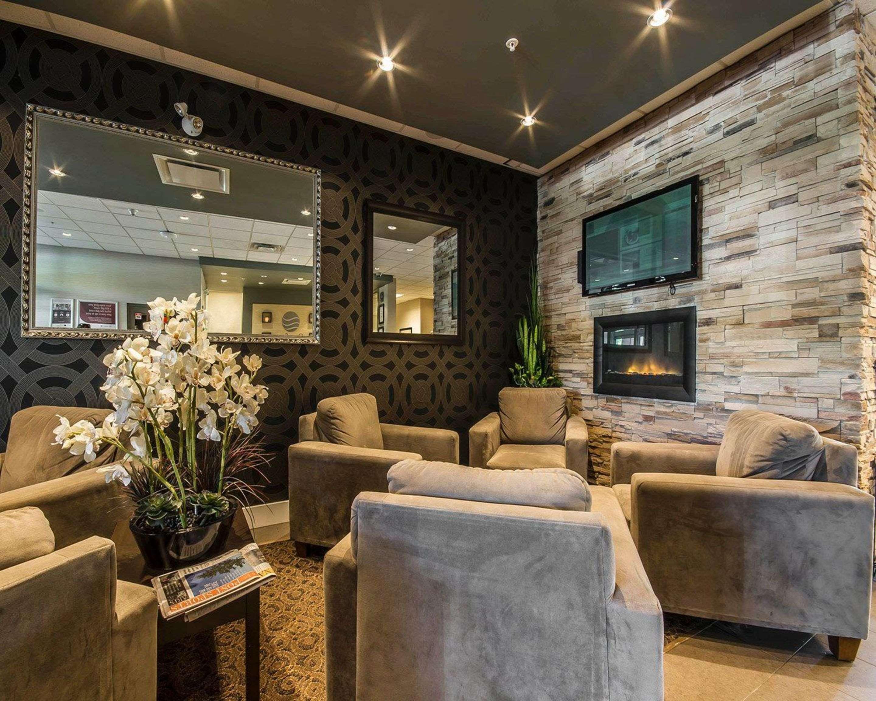 Comfort Inn & Suites Съри Екстериор снимка