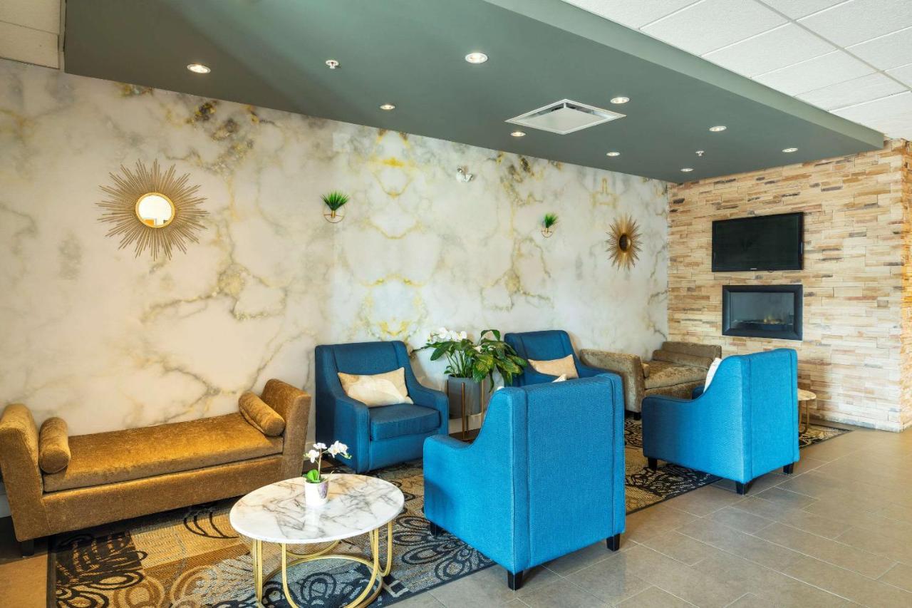 Comfort Inn & Suites Съри Екстериор снимка