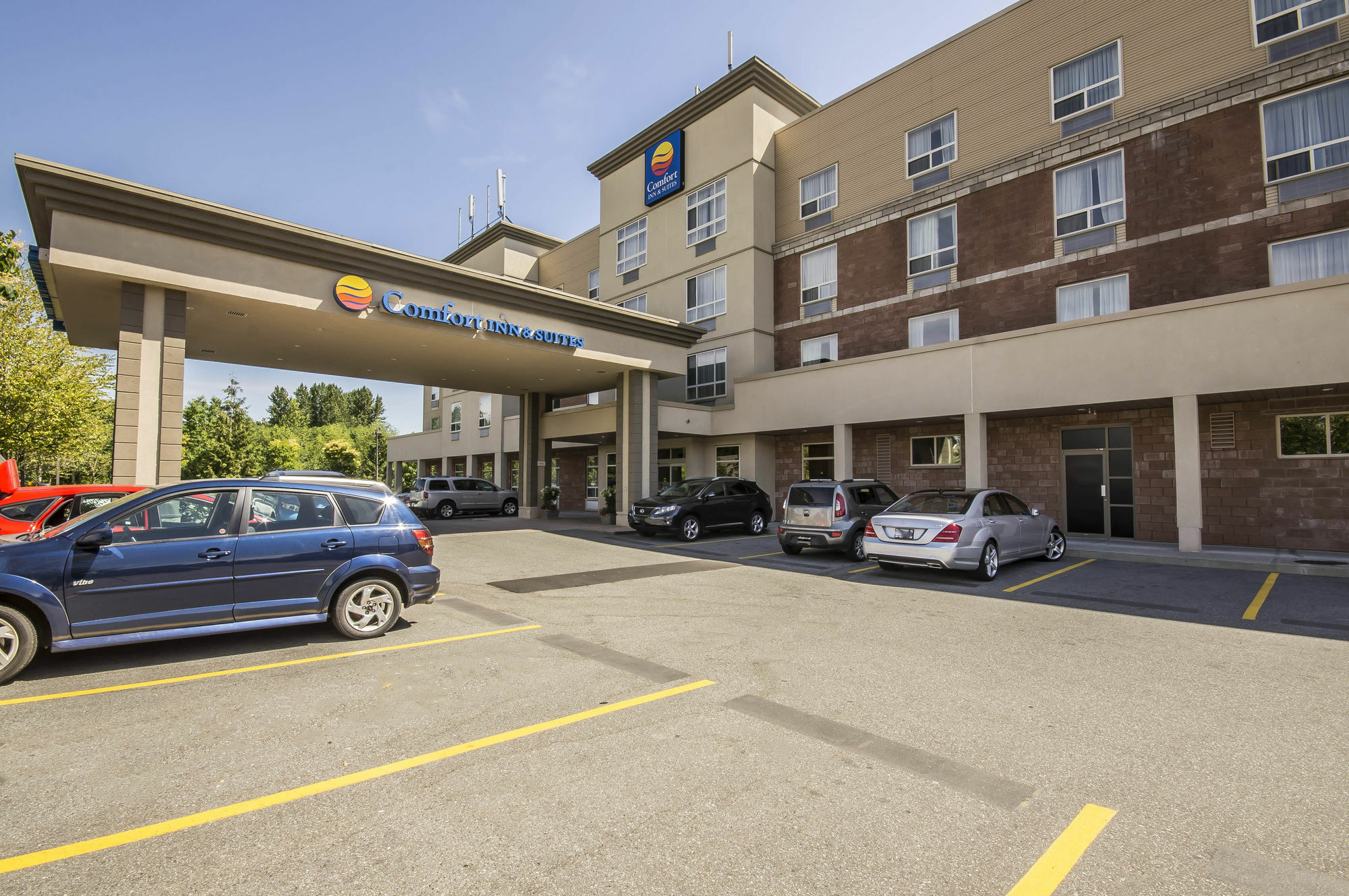 Comfort Inn & Suites Съри Екстериор снимка